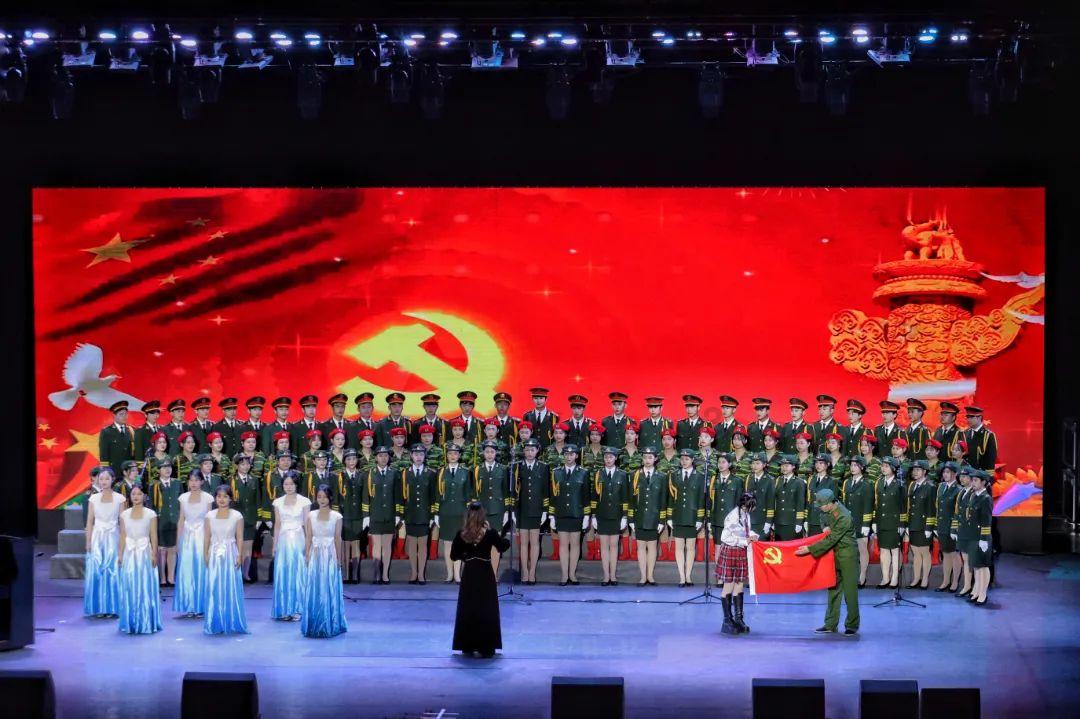太监是不允许识字的，为什么又认识圣旨上的字？游戏画面